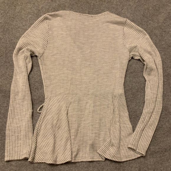 Cute Crossover Style with Decorative Tie - Picture 2 of 8